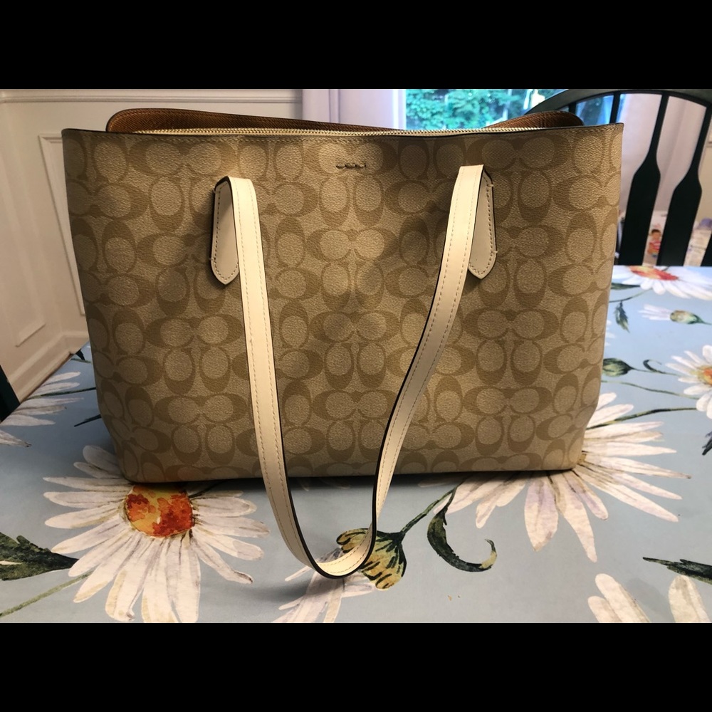 COACH LARGE AVENUE CARRYALL IN SIGNATURE CANVAS